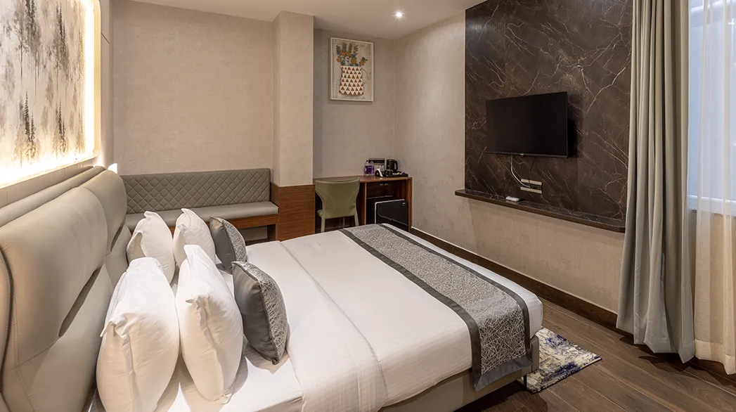 Suite Room — Main View