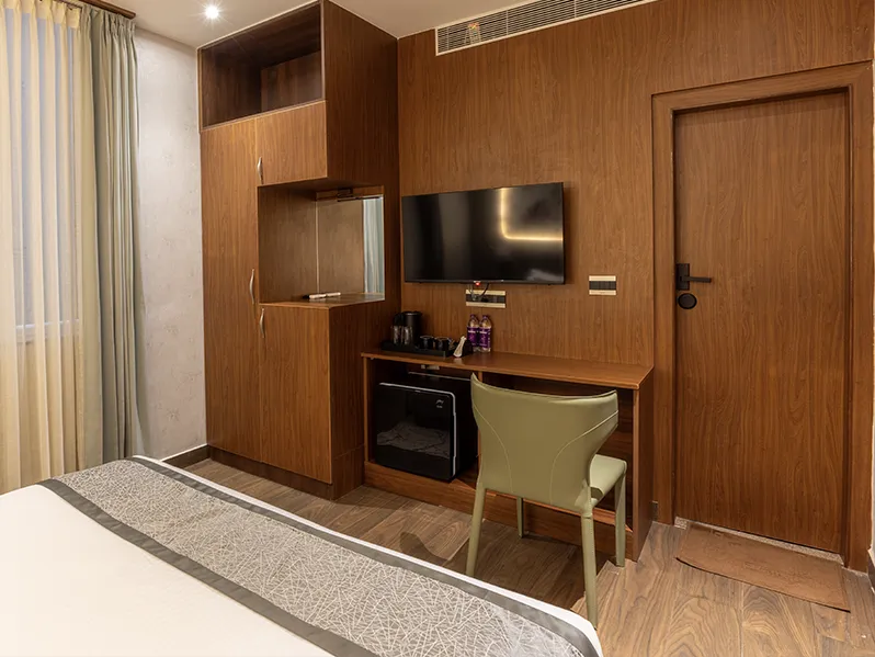 Deluxe Room � Bed View
